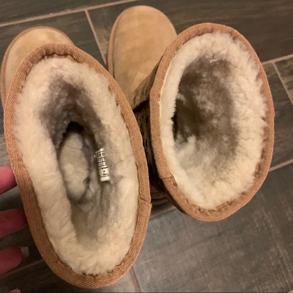 UGG Classic FLORA Suede Boot ( 7 ) - Picture 4 of 5